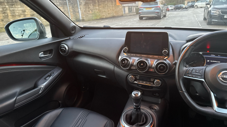 Nissan Juke 1.0 DiG-T 114 Tekna 5dr Petrol Hatchback